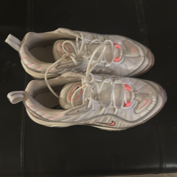 Women’s Nike Air Max ‘98 Size 8.5 - Picture 2 of 3